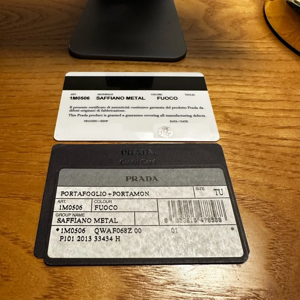 Prada Red Leather Zip Wallet W/COA. EUC. - Picture 12 of 12